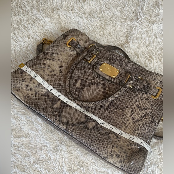 MICHAEL KORS Hamilton Large Python Sectional Bag - Picture 7 of 12